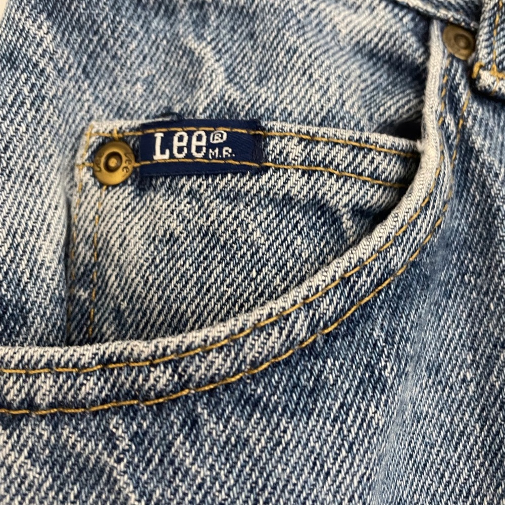 Vintage Lee Jeans Women’s size 14M Relaxed Fit Straight Leg - Indigo Wash